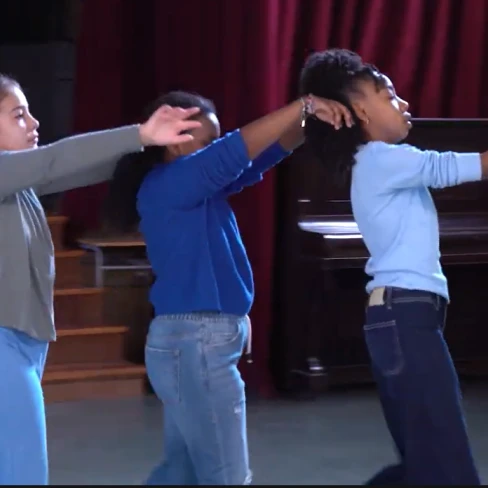 Vídeo sobre el projecte Arlequí amb dansa teatre a Ramon Llull