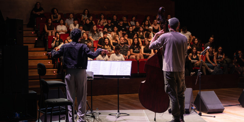 Activitat participativa de creació de hip-hop a l'aula