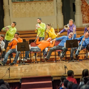Portada del dossier educatiu de l'espectacle Cobla 2.0