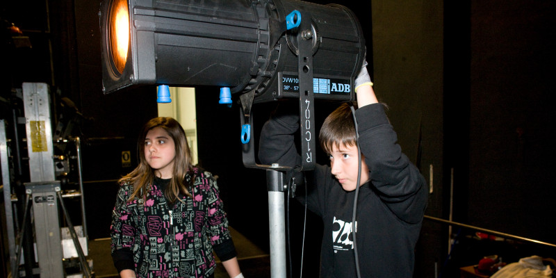 Taller d'il·luminació escènica amb estudiants de secundària