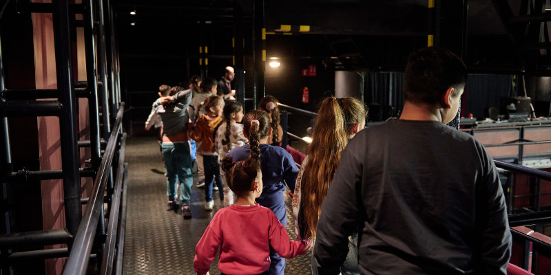 Visita al TNC més taller d'arts escèniques per a primària