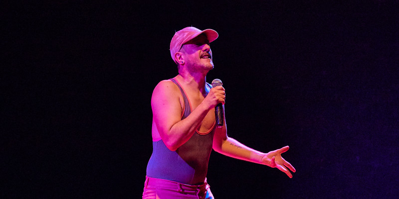 Espectacle de música i dansa amb cançons de la memòria LGTBI